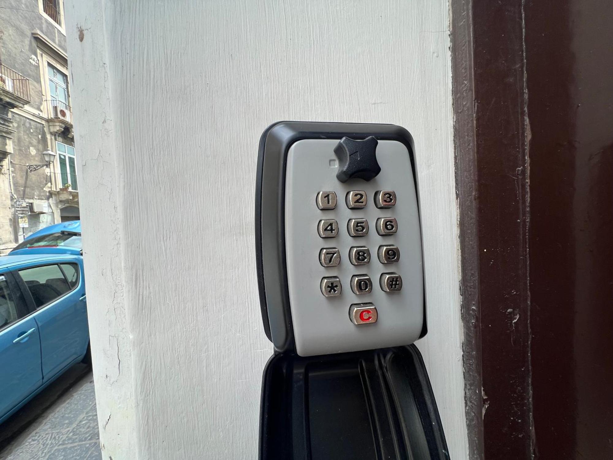 Martiry Suite Apartment คาตาเนีย ภายนอก รูปภาพ