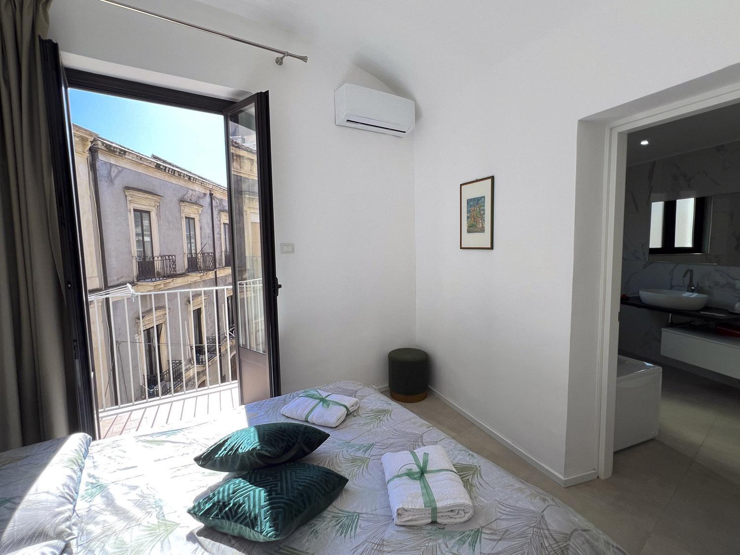 Martiry Suite Apartment คาตาเนีย ภายนอก รูปภาพ